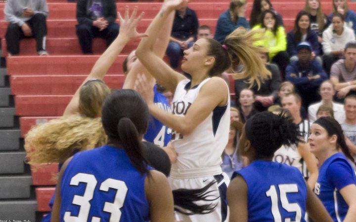 八戒体育 · 日场